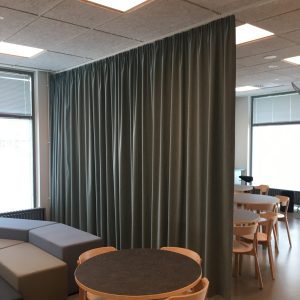 Akustiikkaverhot julkisessa tilassa Pedelux - Kaihdinsampo